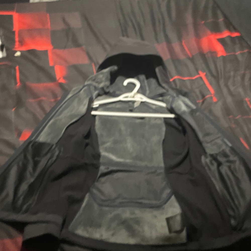 black women’s size 8 lululemon rain jacket only worn once